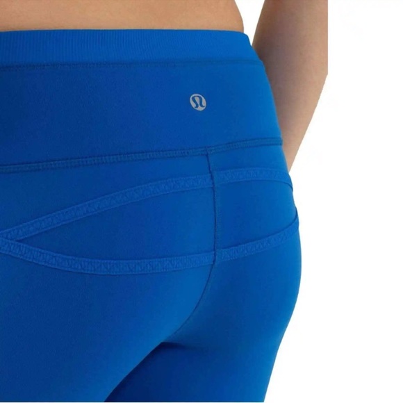 LULULEMON Roll Out Crop in Baroque Blue. Size 4 - Picture 4 of 12